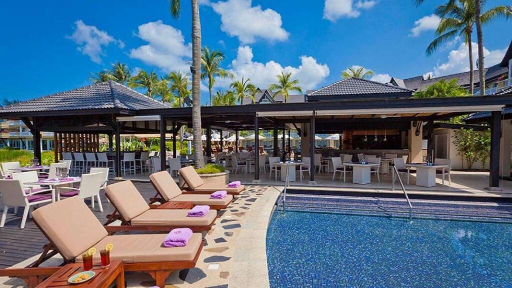Бар у бассейна Poolside в отеле Angsana Laguna Phuket