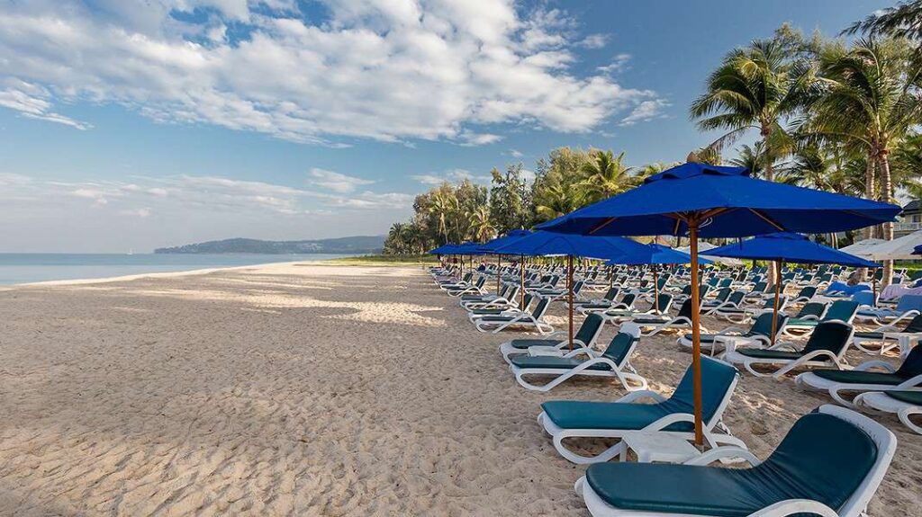 Пляж Банг Тао рядом с курортом Angsana Laguna Phuket